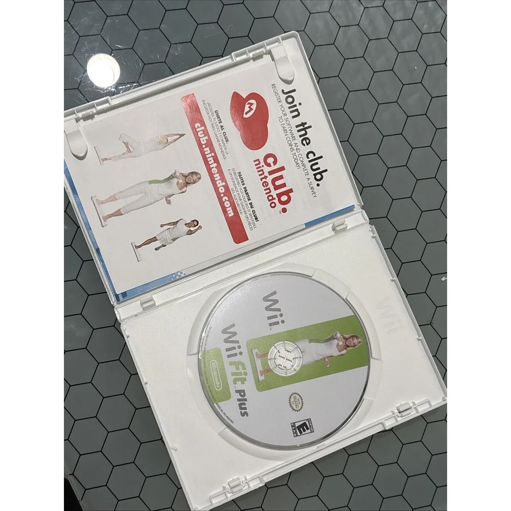Wii Fit Plus (Nintendo Wii, 2009) VG Condition, Complete w/ manual,‎ TESTED